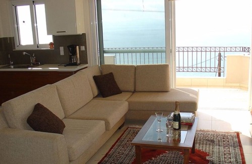 Diasella Apartment | Delightful 2 bed apt in exclusive villa close to Kalamata & beaches.