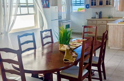 Graeme Hall Park Apartment | Delightful-3 bedroom with AC and Wifi near Oistins, St Lawrence Gap