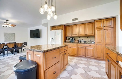 Garden Lakes House | Delightful 4-bedroom house in Avondale with WiFi, Pool, Spa.