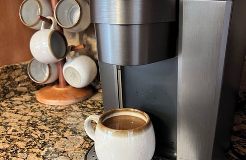 Garden Lakes House | Delightful 4-bedroom house in Avondale with WiFi, Pool, Spa.