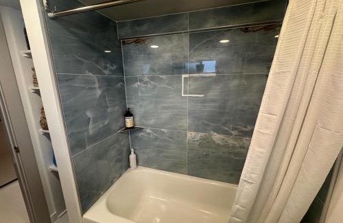 Highline House | Delightful 5 bedroom EV Charger Airport Golf Parks