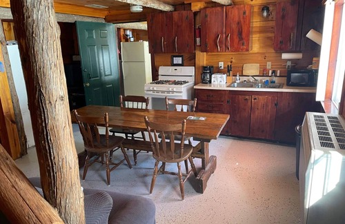 Solon Cabin | Delightful cabin with WiFi in charming Solon, 12 beds