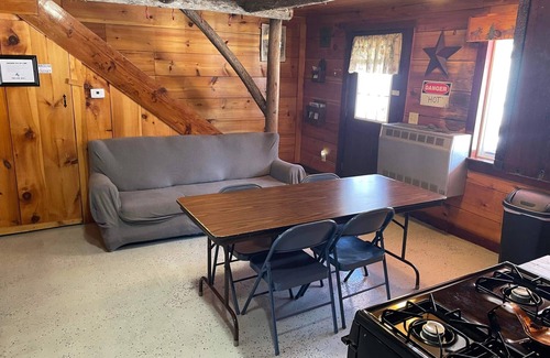 Solon Cabin | Delightful cabin with WiFi in charming Solon, 12 beds