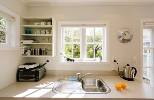 Whangamata Apartment | Delightful elevated sunny S/C Studio