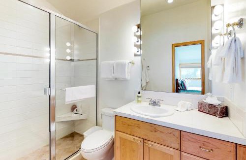 Warm Springs Apartment | Delightful International Village Getaway