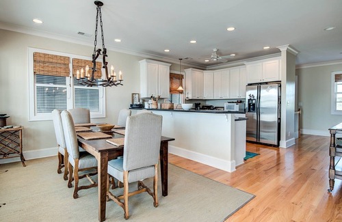 Debordieu Colony House | Delightful, Low Country home with dock on Debordieu Channel