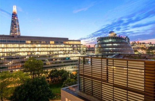 Billingsgate Apartment | Delightful Penthouse Skyline River Views Sleeps 8