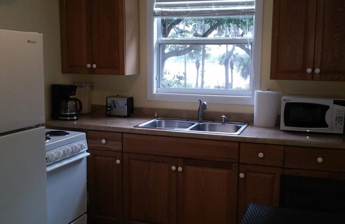 Roseland Cottage | Delightful Riverfront One Bedroom Cottage w/boat dock-End of Summer Specials!