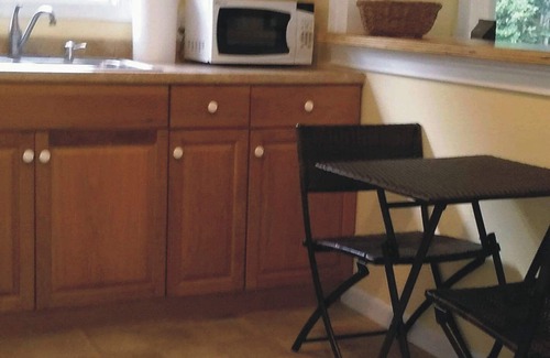 Roseland Cottage | Delightful Riverfront One Bedroom Cottage w/boat dock-End of Summer Specials!
