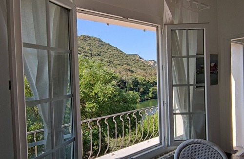 Collias Apartment | Delightful Riverside Apartment with River Views, The Upper 2
