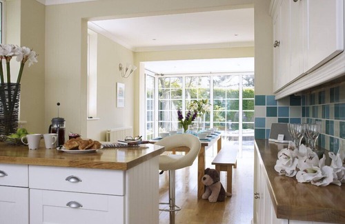 Rustington House | Delightful seaside house with large secluded rear garden sleeps maximum 8 people