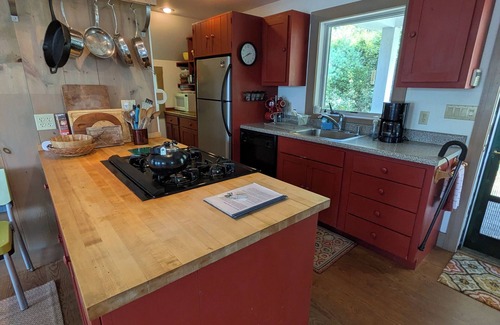 Friendship Cottage | Delightful, Secluded Seaside Cottage at Martin Point