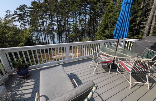 Friendship Cottage | Delightful, Secluded Seaside Cottage at Martin Point