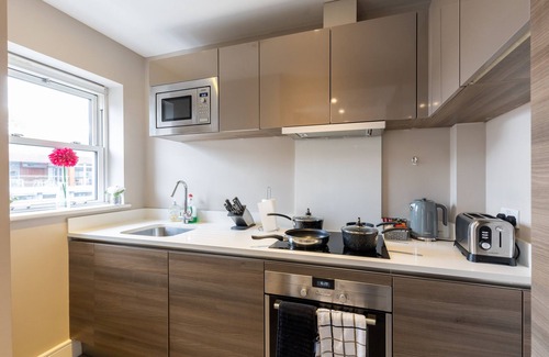 Hoddesdon Apartment | Deluxe-2 bedroom Apartment City View Private Bath