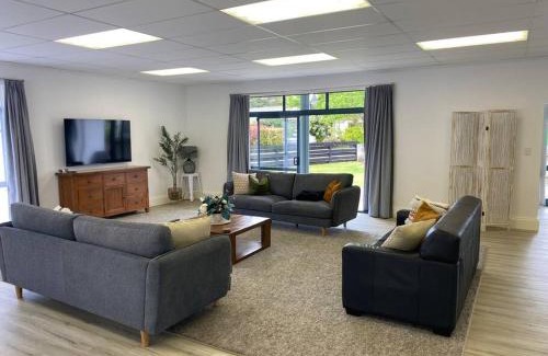 Paihia Apartment | Deluxe 280sqm 3 bedroom with Pool Table - 200m to beach