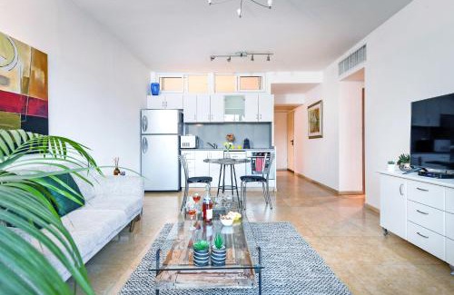 Jaffa Apartment | Deluxe 2BR Apt w Pool in Historical Jaffa with Shelter by Sea N' Rent