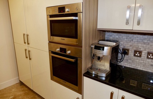 Howlett End House | Deluxe 4/5 Bed Hot Tub Cinema Room 15