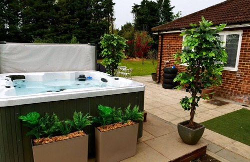 Howlett End House | Deluxe 4/5 Bed Hot Tub Cinema Room 15
