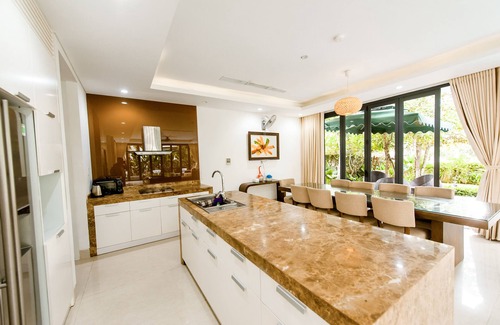 Ngu Hanh Son Villa | Deluxe 4BR Pool Villa close to the beach