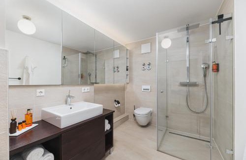 Leinfelden-Echterdingen Apartment | DELUXE APARTMENT 2 Schlafzimmer - Aufzug - kostenlos Parken - Balkon - Messe Flughafen