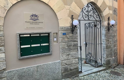 Muralto Apartment | Deluxe Apartment on the Piazza Grande in Locarno