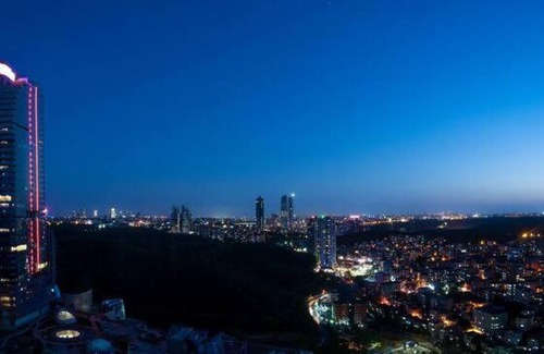 Maslak Apartment | Deluxe Apartment with Shared Pool and Refreshing View in Maslak