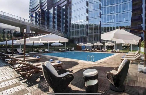 Maslak Apartment | Deluxe Apartment with Shared Pool and Refreshing View in Maslak