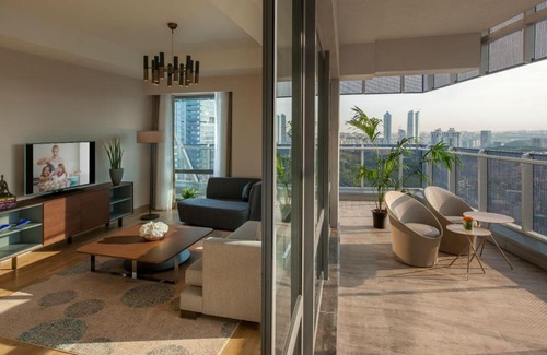 Maslak Apartment | Deluxe Apartment with Shared Pool and Refreshing View in Maslak