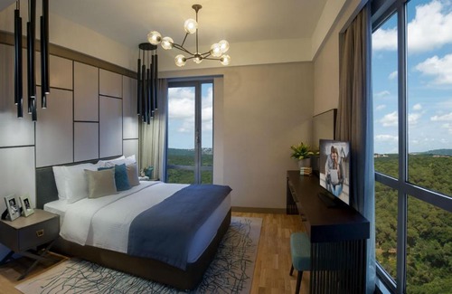 Maslak Apartment | Deluxe Apartment with Shared Pool and Refreshing View in Maslak