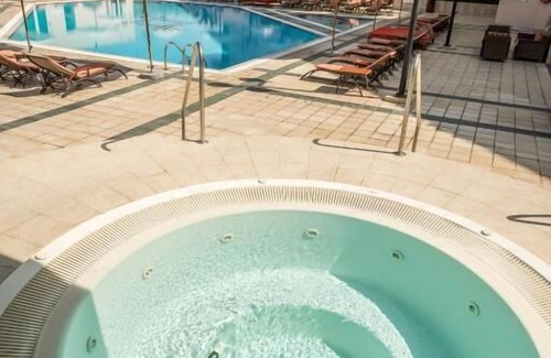Garhoud House | Deluxe Double Suite Near Le Royal Club DXB Airport By Luxury Bookings