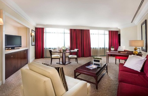 Garhoud House | Deluxe Double Suite Near Le Royal Club DXB Airport By Luxury Bookings