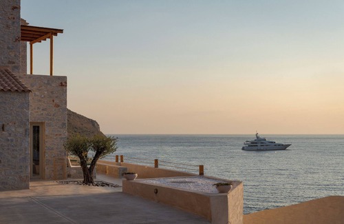 Limeni Apartment | Deluxe Family Suite by Yerma Suites Limeni