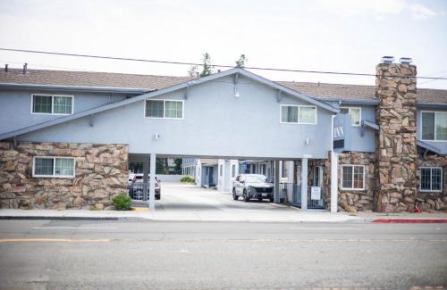 Cherryland Hotel | Deluxe Inn