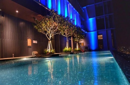 Malaysian Police Training Centre Apartment | Deluxe King Suite with Garden View 3