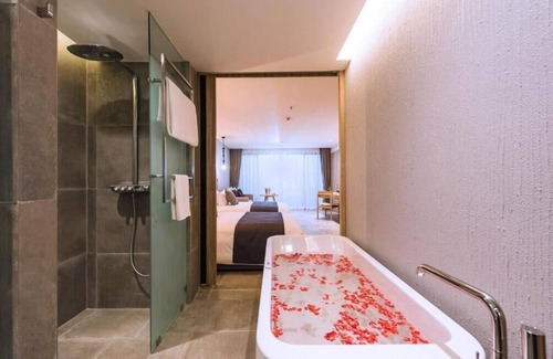 Khuekkhak Resort | Deluxe Poolside Twin bed (DP4)