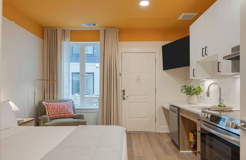 12 South Hotel | Deluxe Queen Accessible Suite at The Gilmore