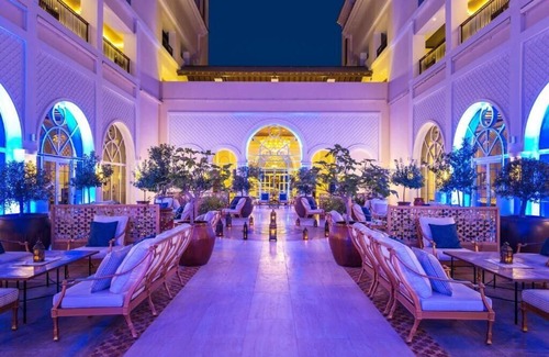 Dubai House | Deluxe Room Near Luxe Spa Dubai