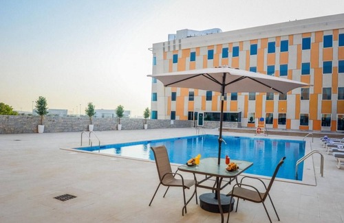Academic City Apartment | Deluxe Room Near University of Birmingham Dubai