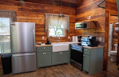 Broussard Cabin | Deluxe Rustic Tiny Cabin