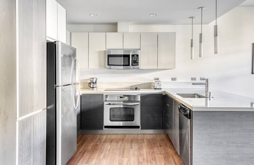 The Villas Apartment | Deluxe Santana Row 1BR w/Gym & BBQ, 10 mins to Target, by Blueground