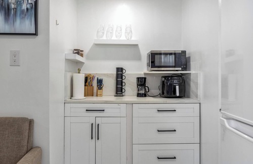 Carol City Apartment | Deluxe studio in fabulous Miami Gardens with a nice King Bed, AC, Wi-Fi