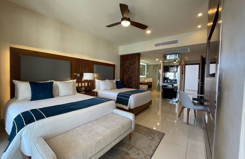 Chula Vista Resort | Deluxe Studio @ Villa la Valencia Beatiful Beach Front Condo with full service