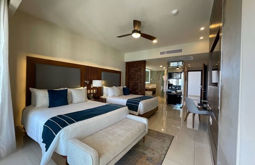 Chula Vista Resort | Deluxe Studio @ Villa la Valencia Beatiful Beach Front Condo with full service