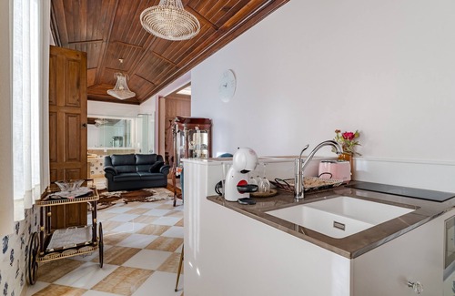 Ronfe Apartment | Deluxe Suite Room with Private Garden