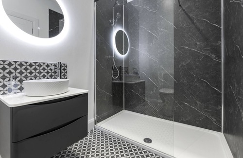 Ahoghill Hotel | Deluxe Suite - Sleeps 2