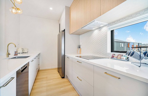 Auckland Central Business District House | Deluxe Three-Bedroom House with Barry Park view Unit 35