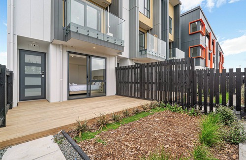 Auckland Central Business District House | Deluxe Three-Bedroom House with Barry Park view Unit 35