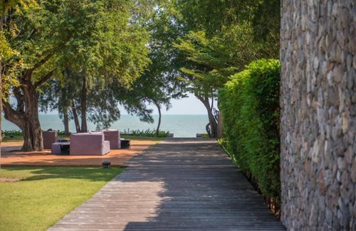 Prachuap Khiri Khan Villa | Deluxe Villa with Garden 2 - Tolani Resort Kui Buri