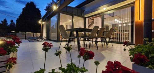 Demanova House | Demanova 157