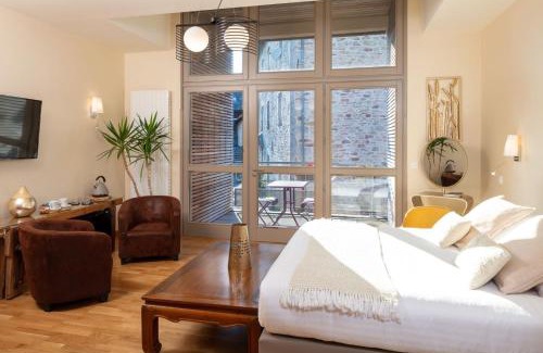 Marcoles Hotel | Demeures & Châteaux Auberge de la Tour - Hôtel & Restaurants - Marcolès Auvergne